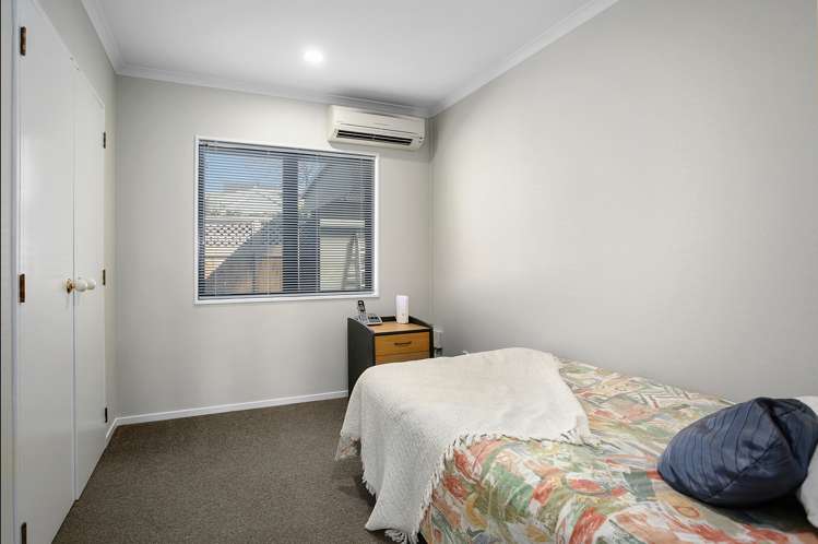 10 Fairburn Place Leamington_17