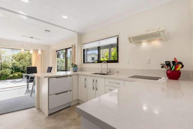 2/102 Manhattan Heights Glendene_2