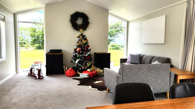 1199 Egmont Road Egmont Village_8