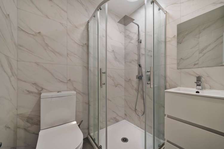 32 Karoro Road Flat Bush_11