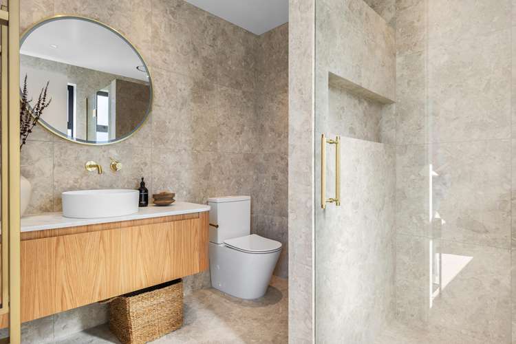 2/17 Hewitts Road Merivale_8