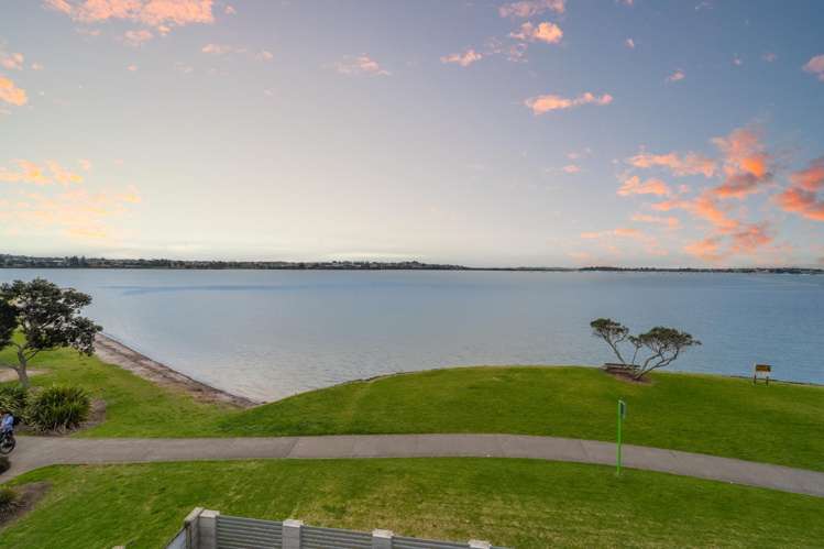 2/42 Bramley Drive Farm Cove_41
