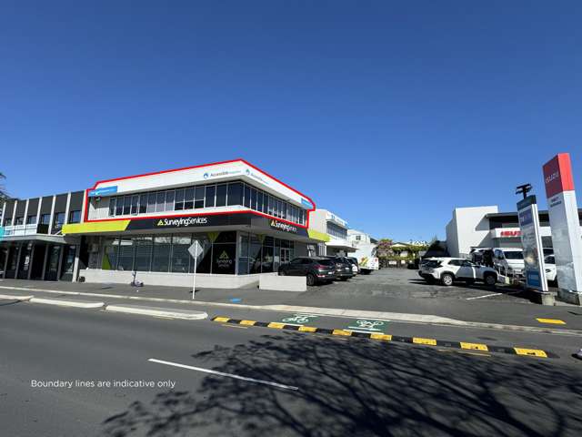 High exposure Cameron Road office with parking