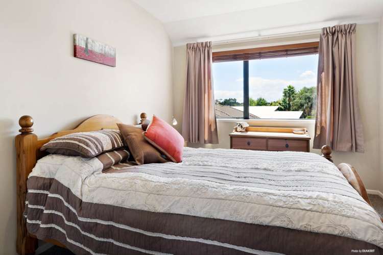 13 Lothian Brae Wattle Downs_17