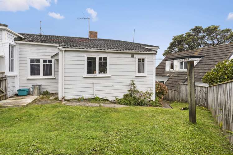 3-5 Knoll Street Island Bay_12