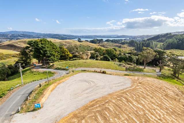 Lot 8 Elevated Outlook with Inlet Views 1.644 ha