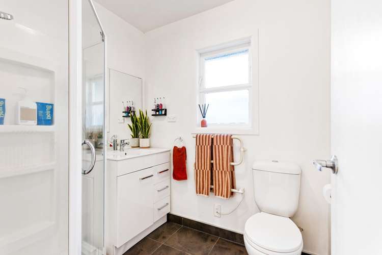 56 Vodanovich Road Te Atatu South_20