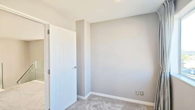 12 Fernhill Way Oteha_11