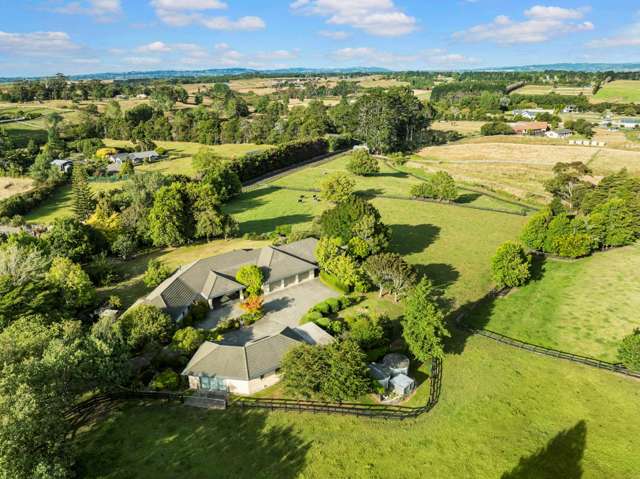 ‘WYCHWOOD’- SUPERSIZED ELEGANCE + STABLES & STUDIO