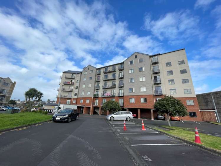 2i/17 Crown Lynn Place New Lynn_6