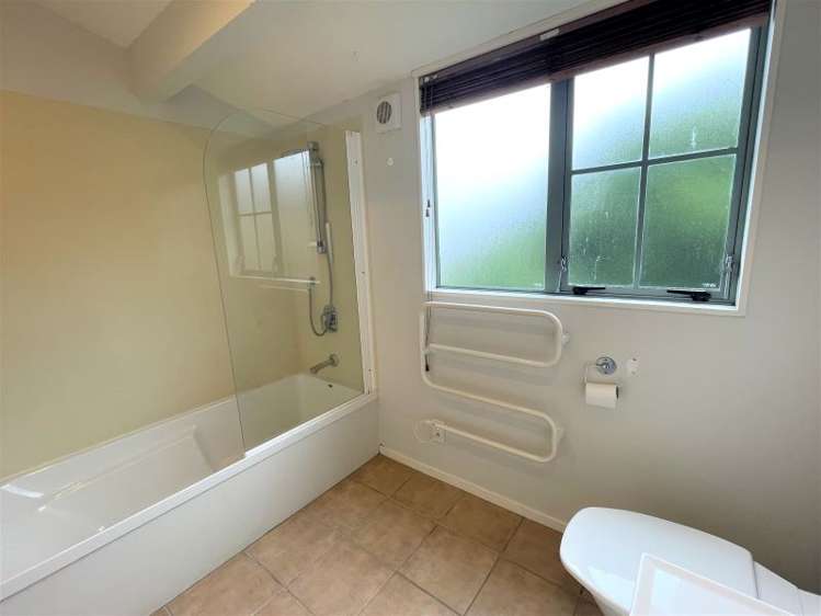 42a Bradbury Road Botany Downs_10