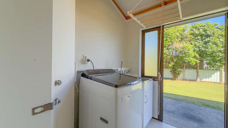 211B The Square Whangamatā_11