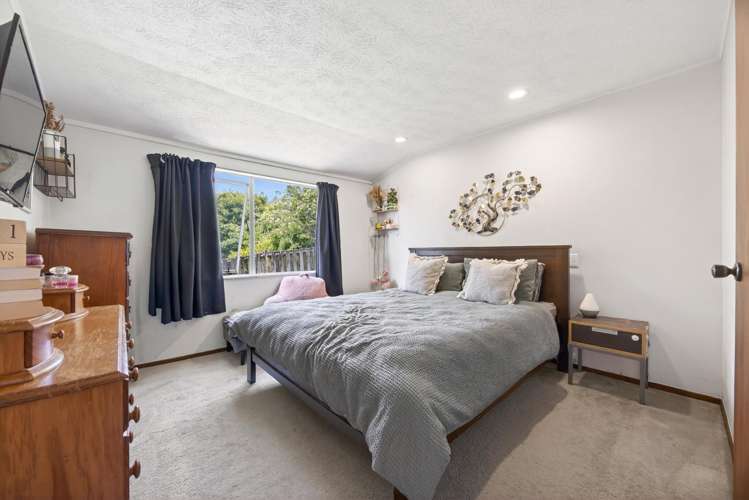 2/32A Helena Street Massey_18