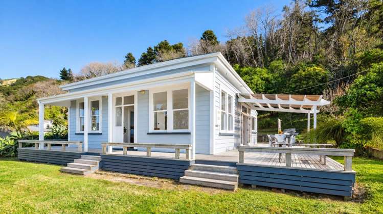 165 Beach Road Tokomaru Bay_32