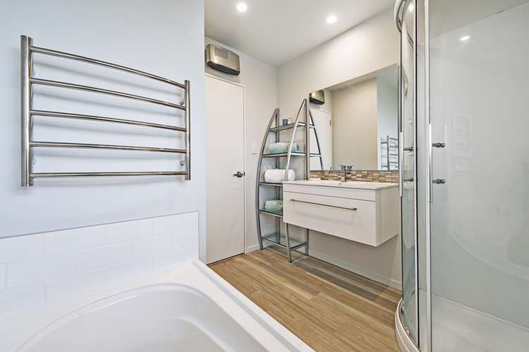 77 Sunline Avenue Lincoln_13