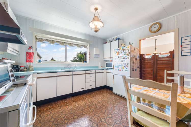 11 Pamela Place New Lynn_3