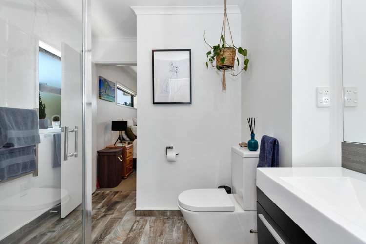 15/11 Errol Close Burbush_6