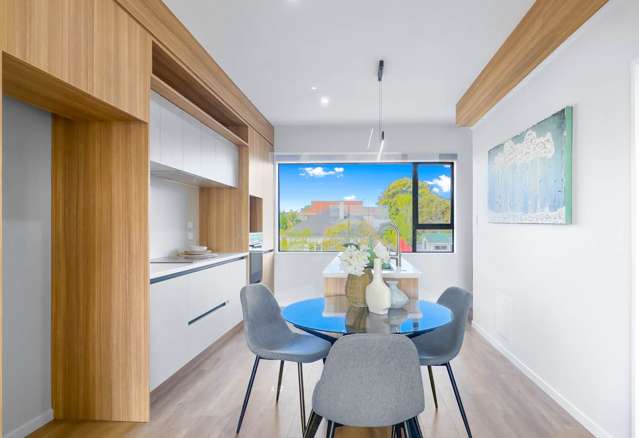 Sun-Filled Spacious Home-Heart of Belmont