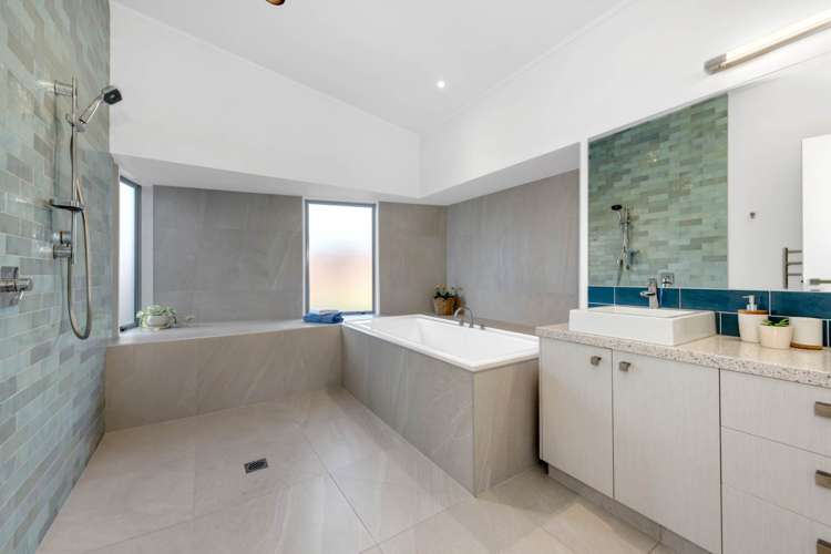 8 Intrepid Crescent Beachlands_33