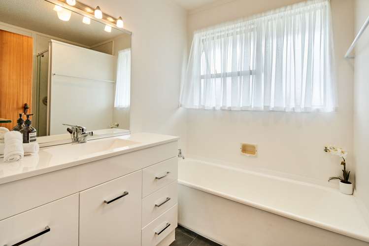 19b Totara Crescent Woburn_14