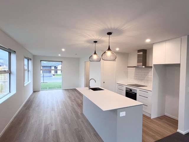 6 Accadia Drive 11103_3