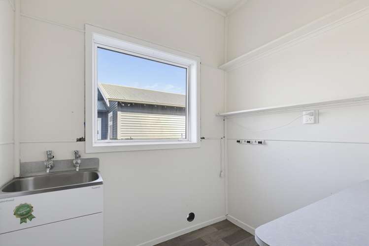 94 Kauri Street Miramar_15