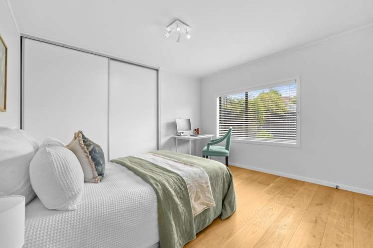 3 Pinewood Grove Botany Downs_13