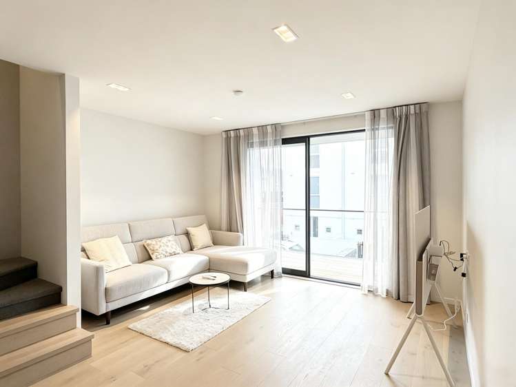 2/35 Kilmore Street_3