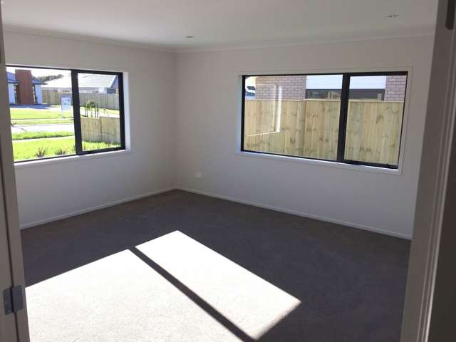 5 Fred White Drive Kumeu_1