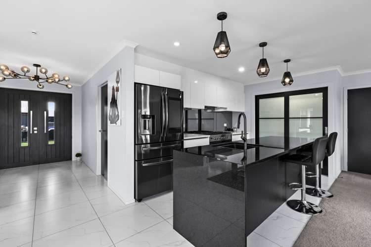 29 Hikawera Drive Frimley_6