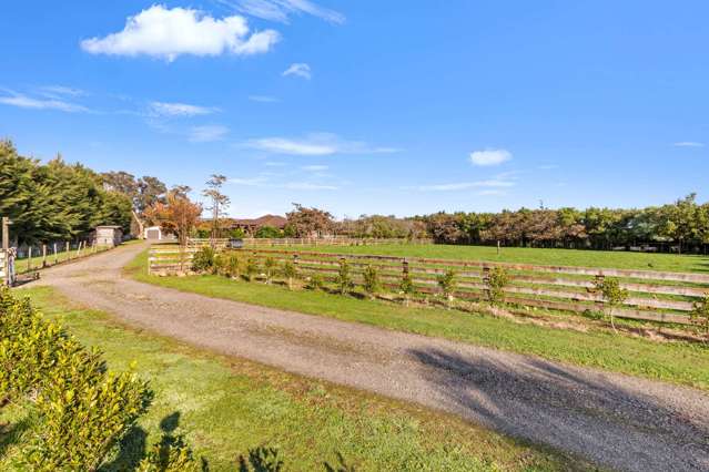 Scenic Lifestyle, Minutes from Town!