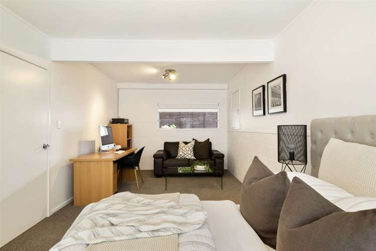 8 Riviera Place Hauraki_21