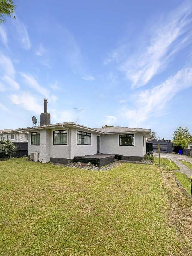 4 BEDROOMS - TOKOROA