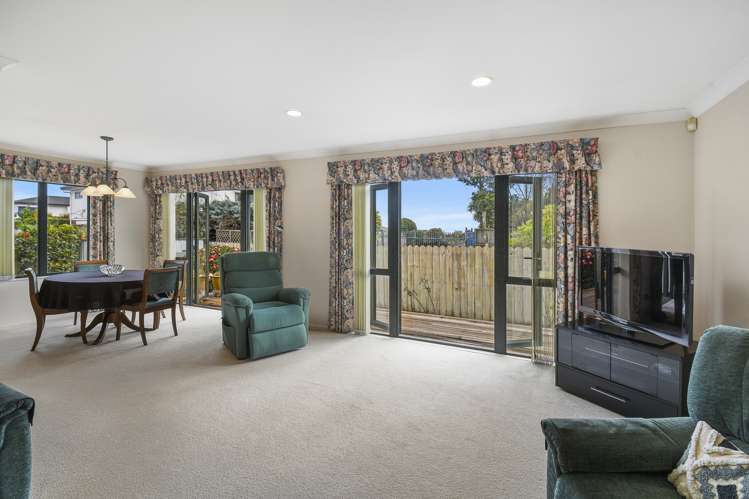 2/5 Ribbonwood Crescent Goodwood Heights_6
