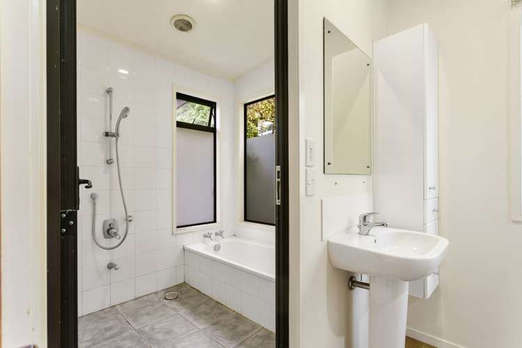 36 Longfellow Parade Glen Eden_14