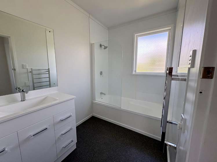 98 Grandvue Road 11056_6