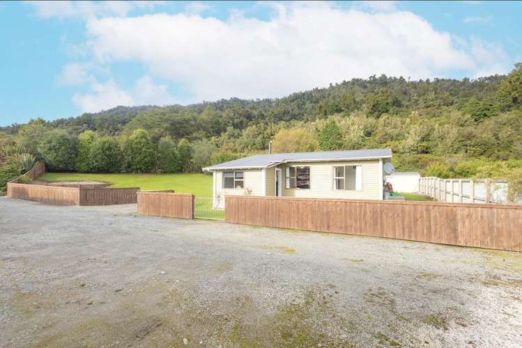 33 Main Road Harihari_20