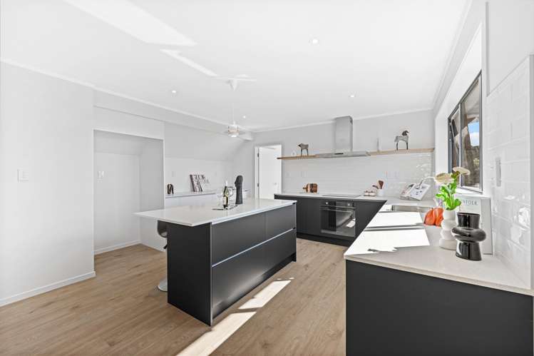 2/14 Clifton Road Waiake_14