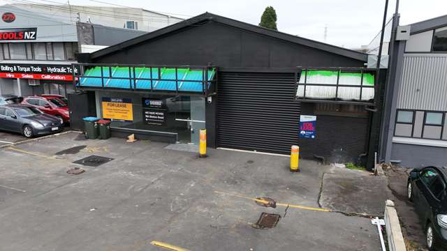 530m² Warehouse - Onehunga for Lease