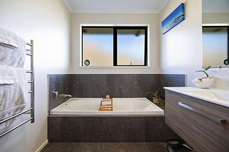 4 Banbury Terrace Lower Shotover_19