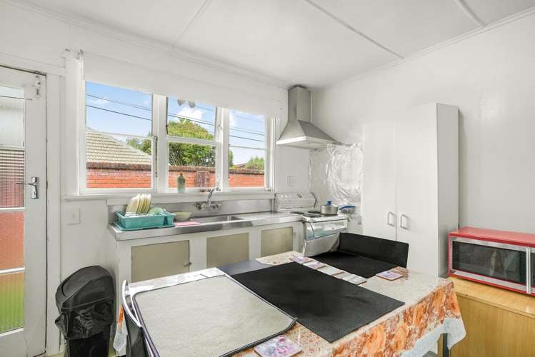 2/3 Huia Grove Elderslea_3