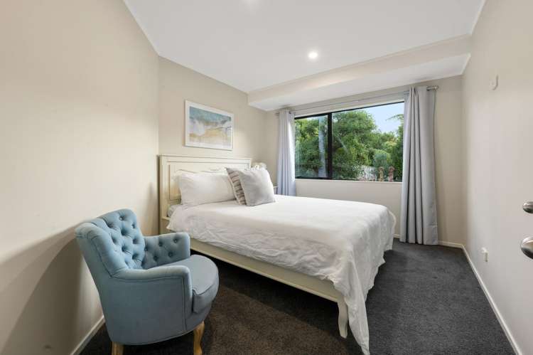 8 Almond Grove Greenhithe_10