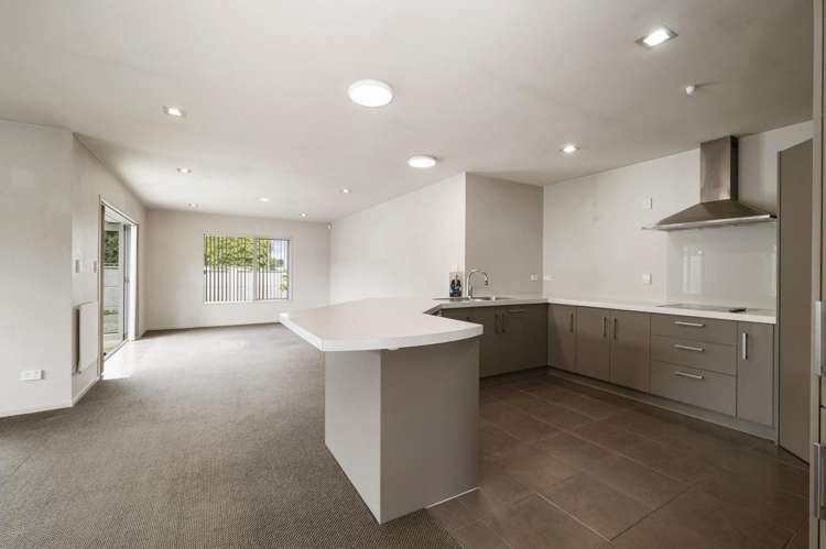 8 Owhatiura Drive Lynmore_1