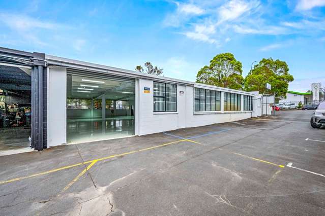 ROAD FRONTAGE WAREHOUSE - ST JOHNS