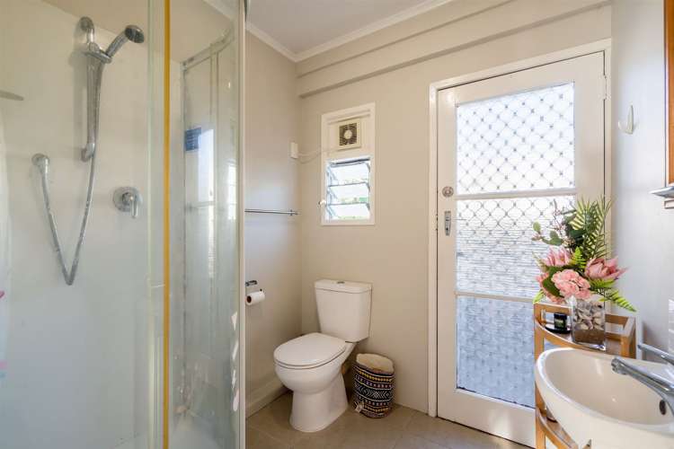 2/7 Eversleigh Road Belmont_11