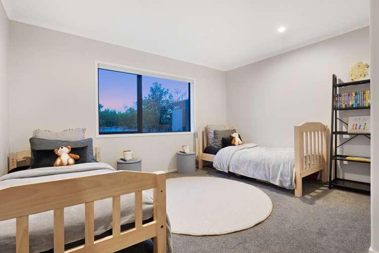 9 Grove Way Riverhead_13