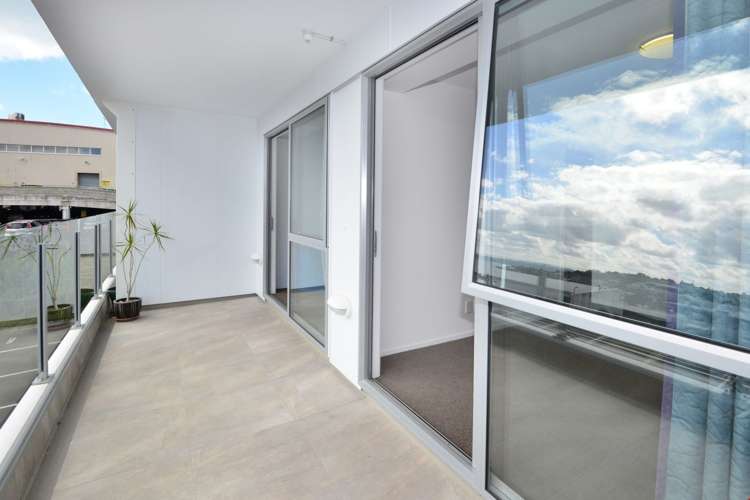 214/17 Link Crescent Stanmore Bay_11