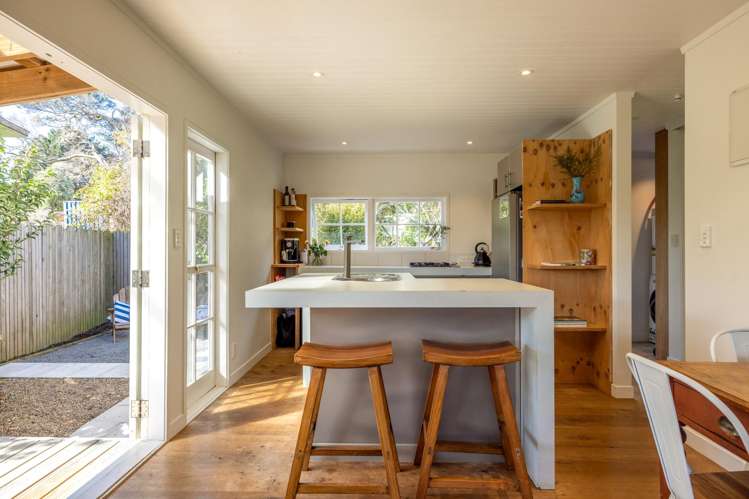 117 Queens Drive Oneroa_6