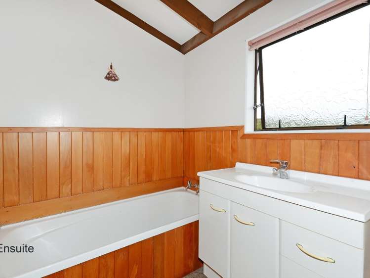 13 King Charles Drive Kingsley Heights_14