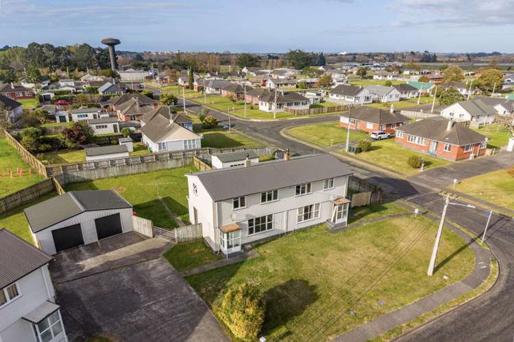 4 Devon Crescent 10985_2